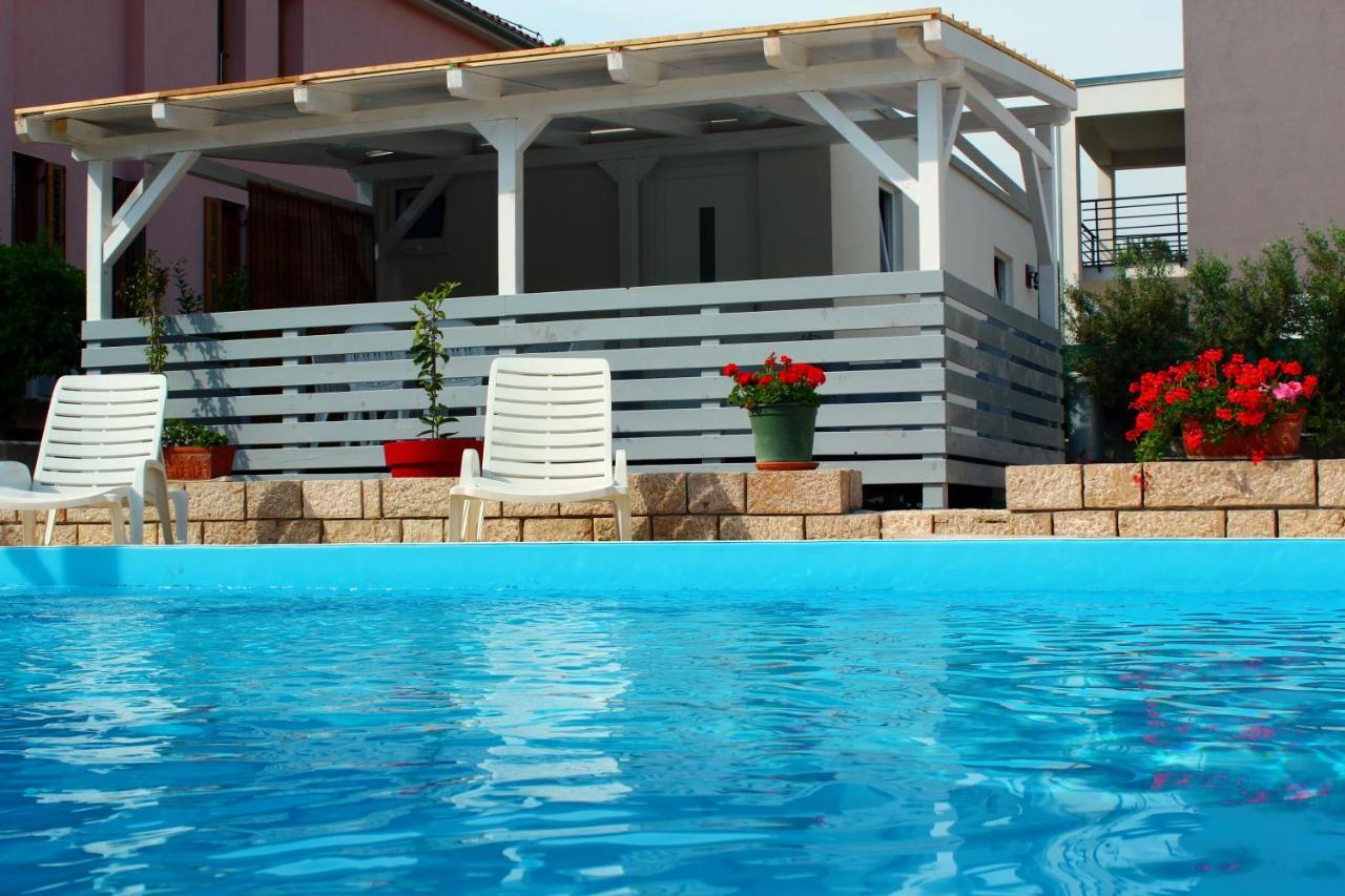Bungalow Vice With Pool Pakostane Exterior photo