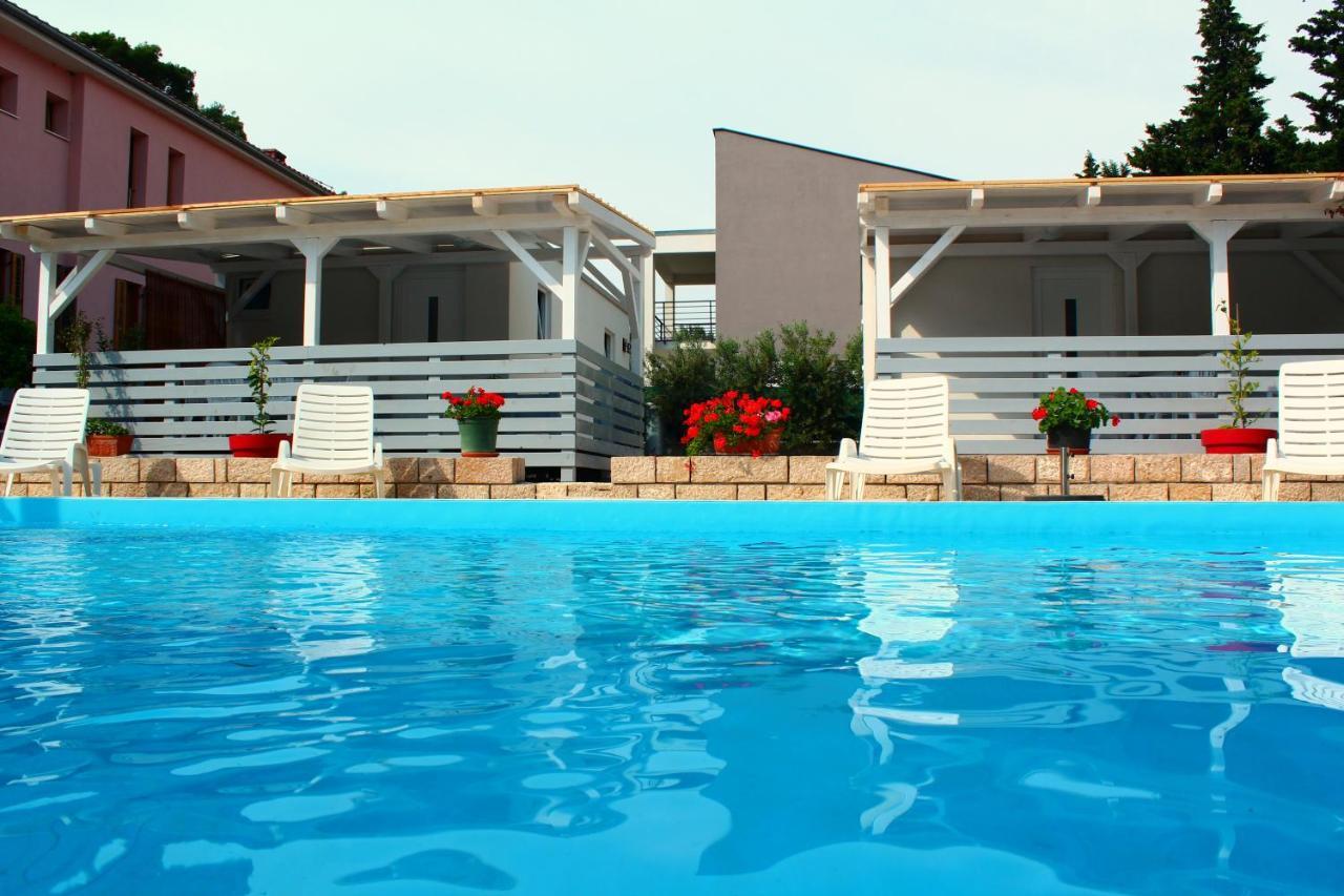 Bungalow Vice With Pool Pakostane Exterior photo